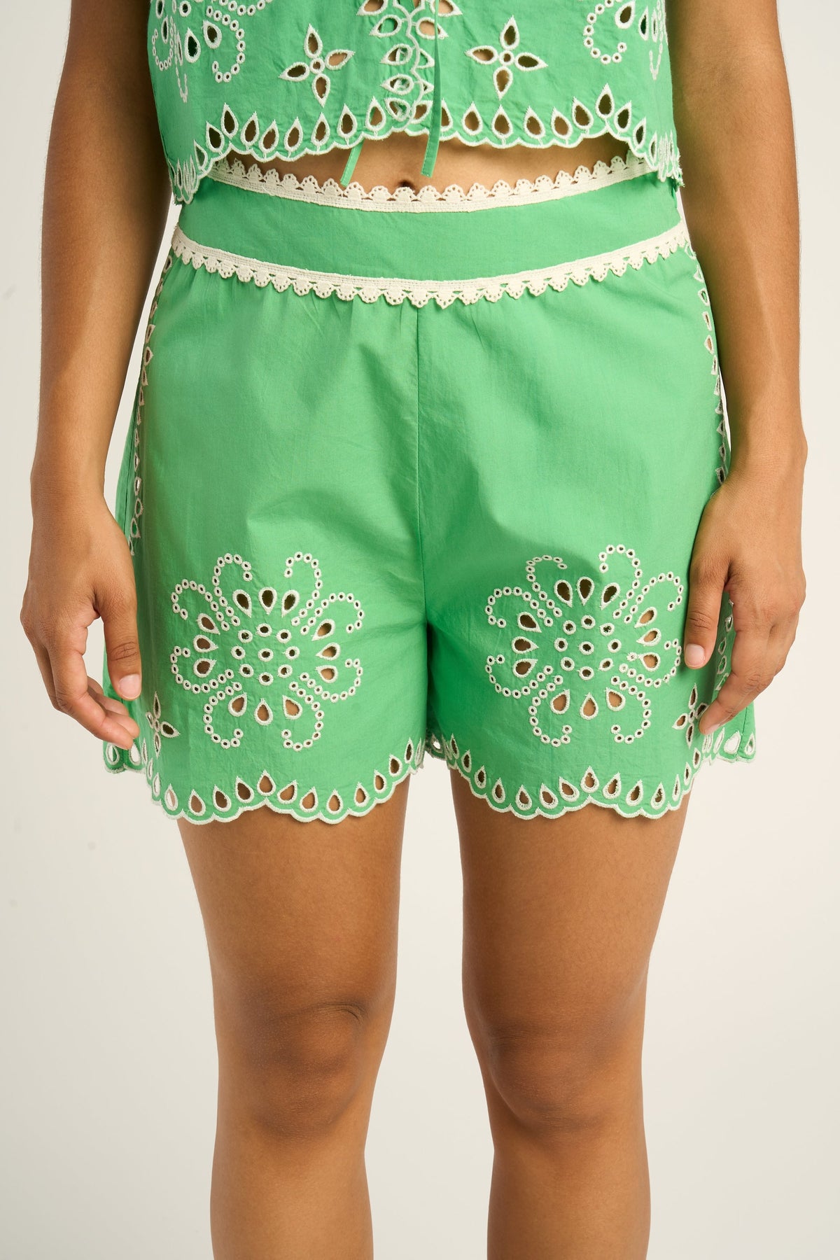 CHARLOTTE SHORTS - Avocat Green